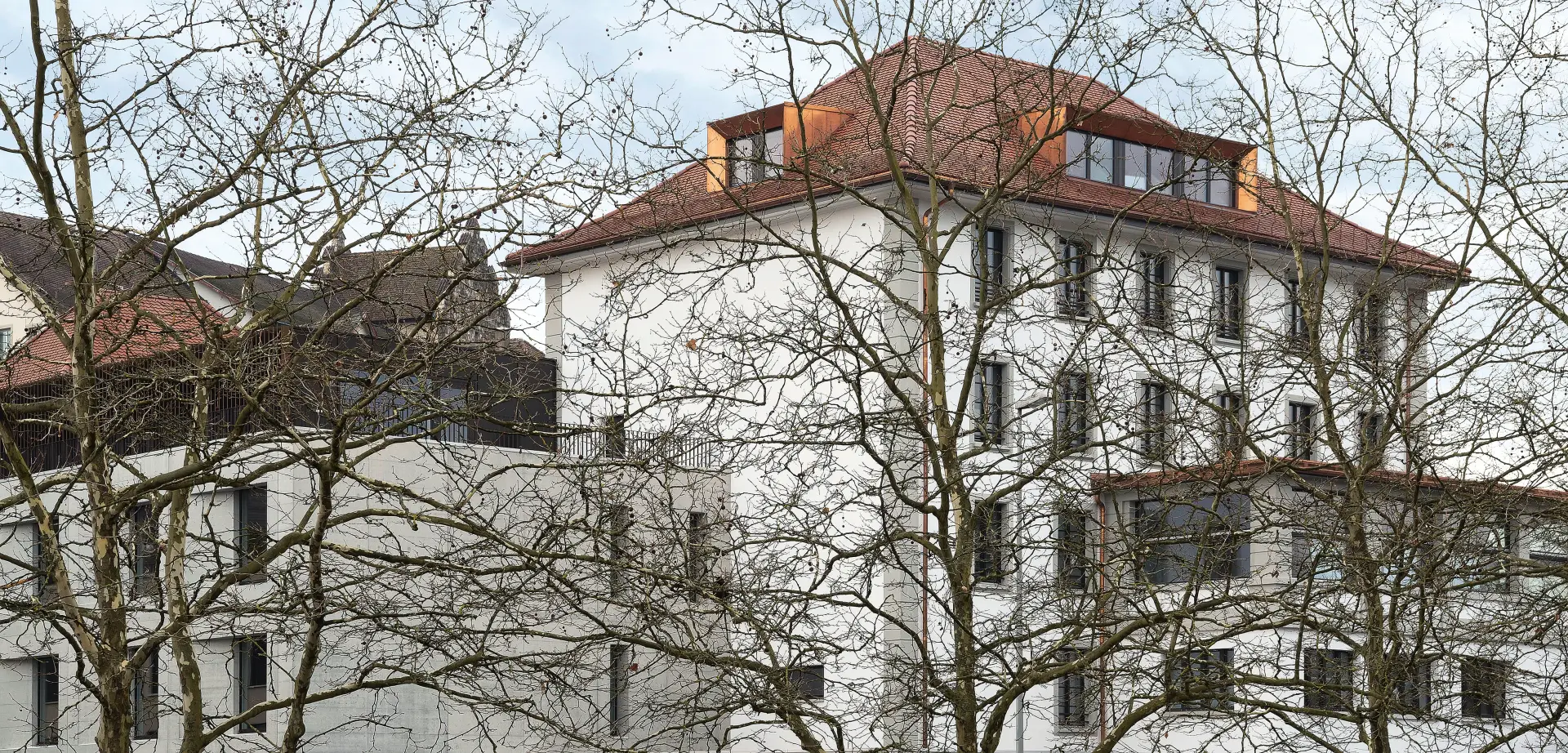 E22 Foto Aussen Header