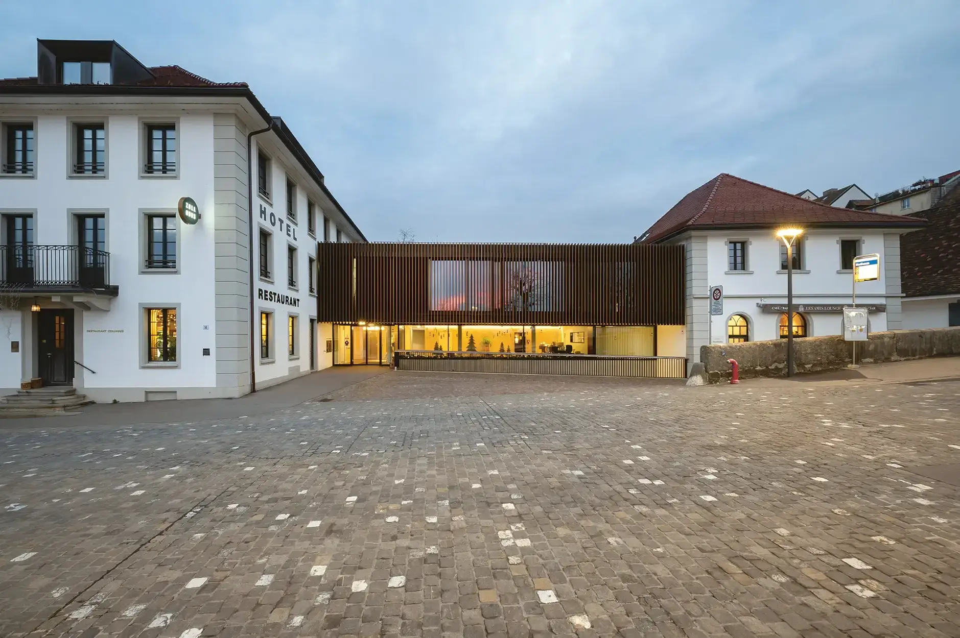 E22 Foto Aussen Frontal 01