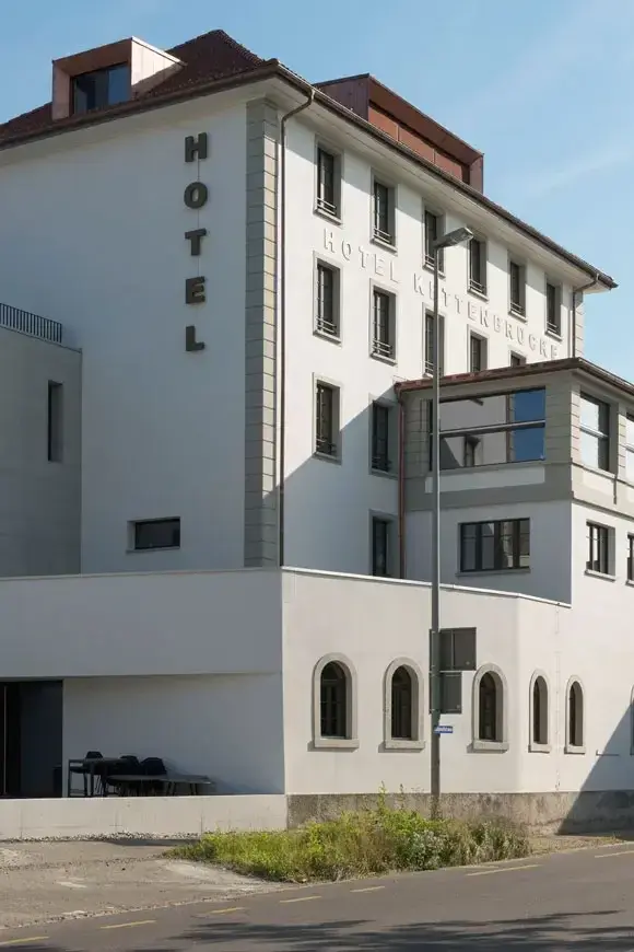 E22 Foto Aussen Strasse