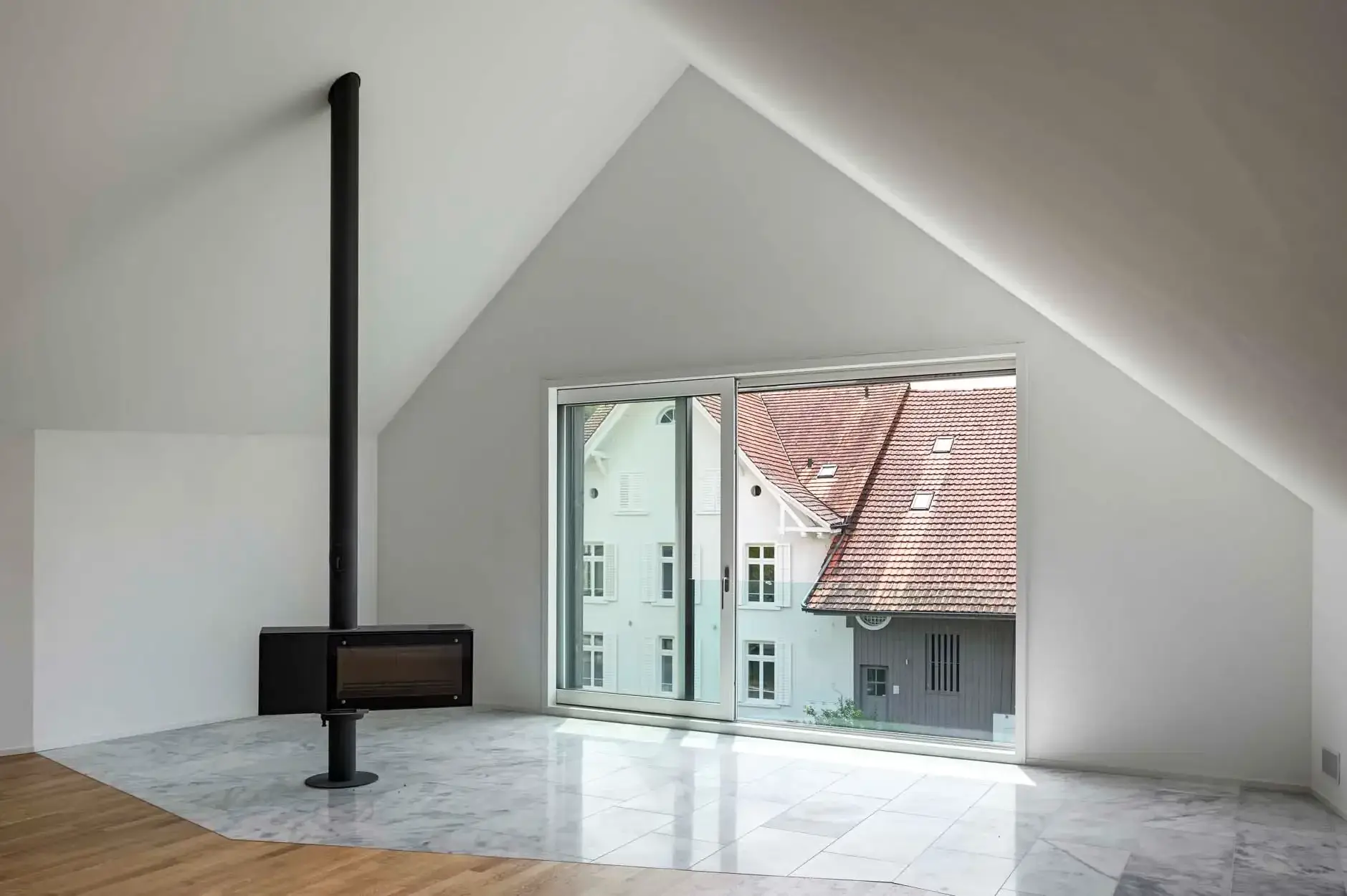 E26 WÜB Foto Innen Kamin Dachgeschoss