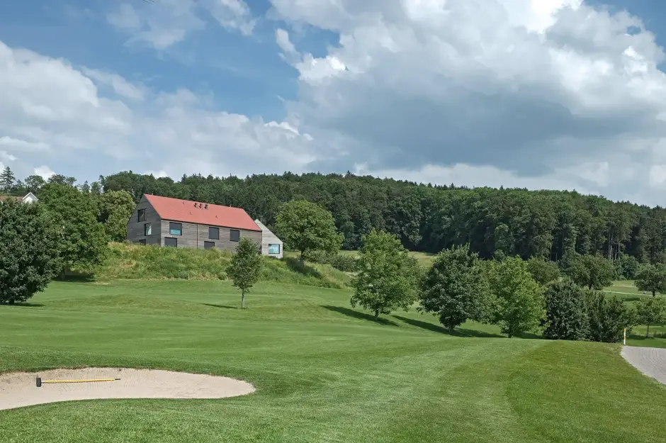 E26 WÜB Foto Aussen Nordwestfassade Golfpark
