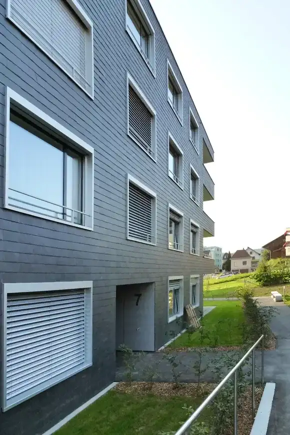 E27 Foto Aussen Ostfassade Eingang