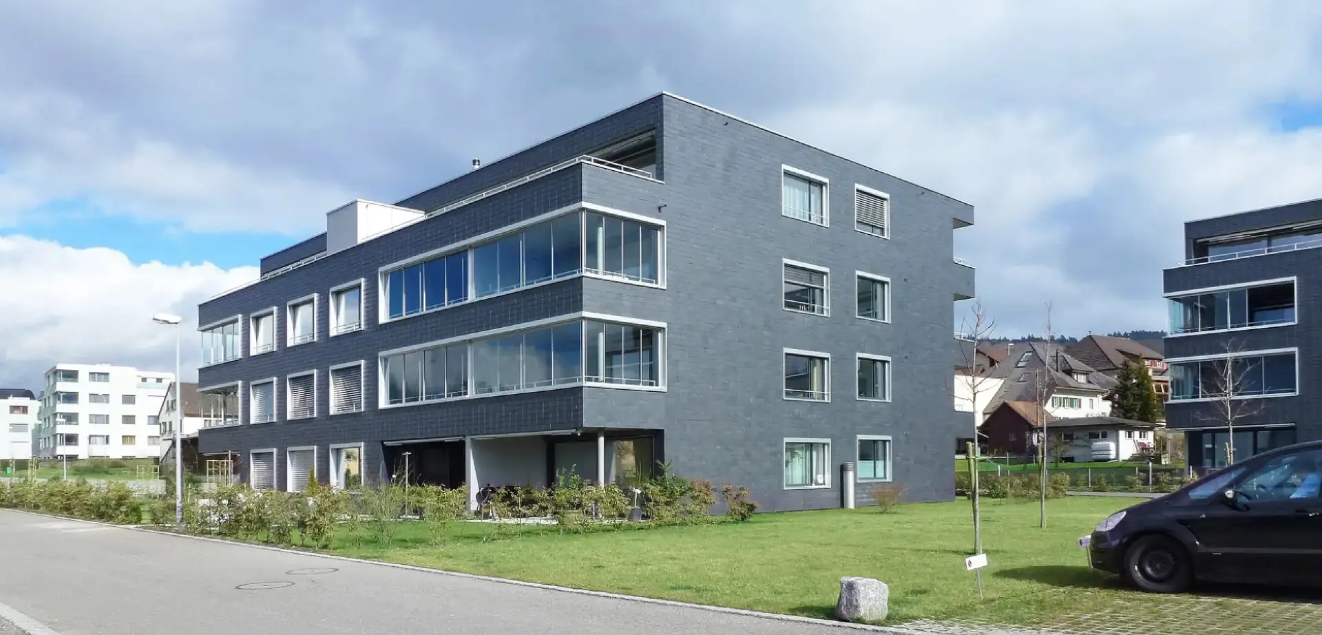E27 Foto Aussen Westfassade Header