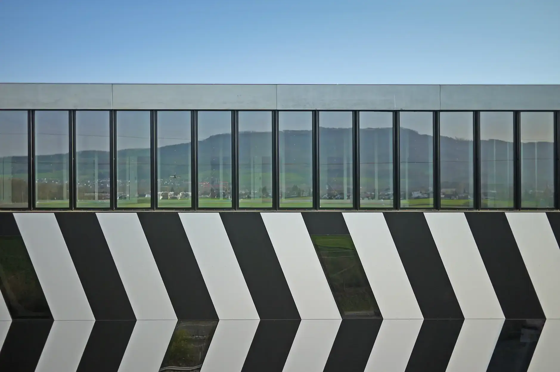 E29 C Foto Aussen Nordfassade Fensterband