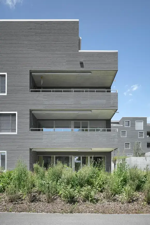 E42 Foto Aussen Südfassade Balkone