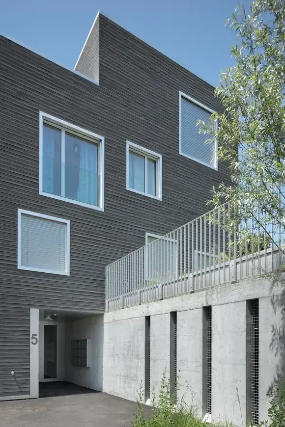 E42 Foto Aussen Ostfassade Detail