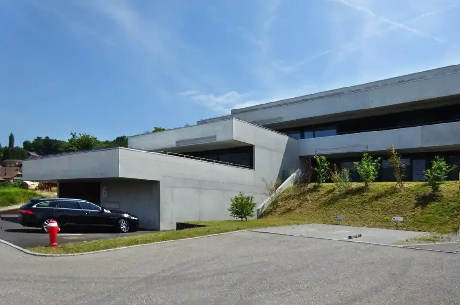 E69 A Foto Aussen Parkplatz Garage