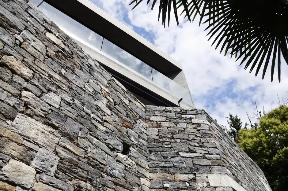 E75 Foto Aussen Südostfassade Fenster 02