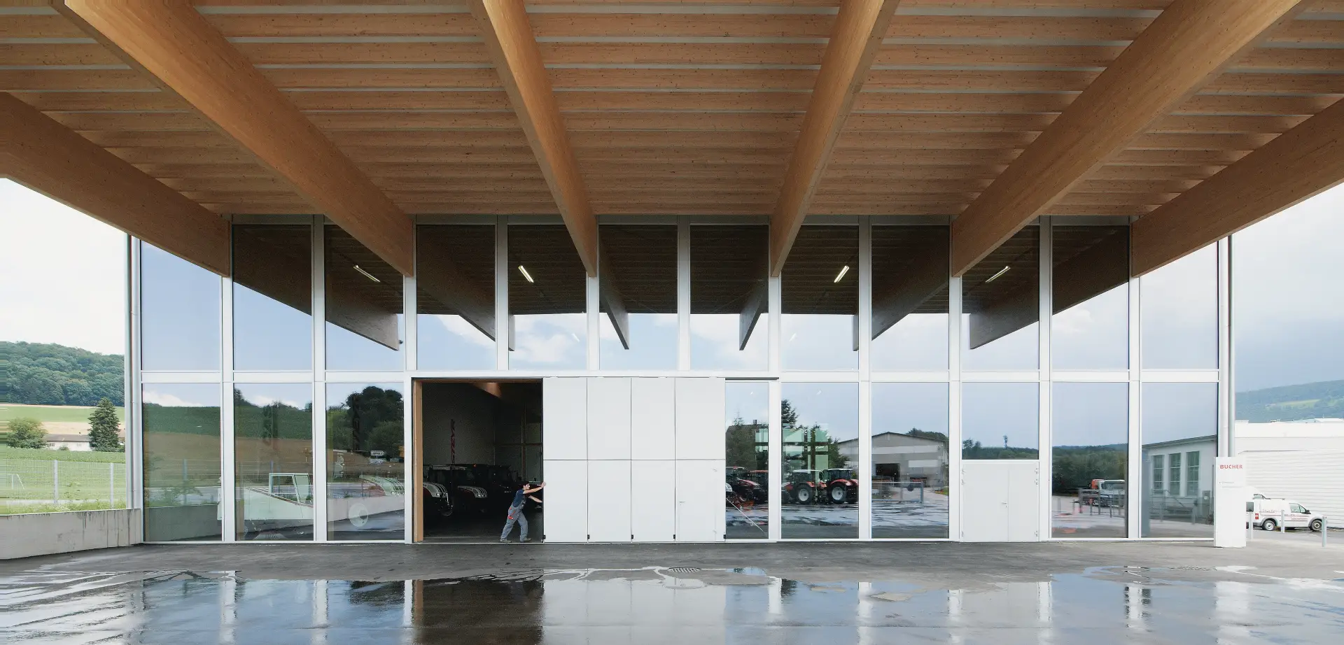 F01 Foto Aussen Header