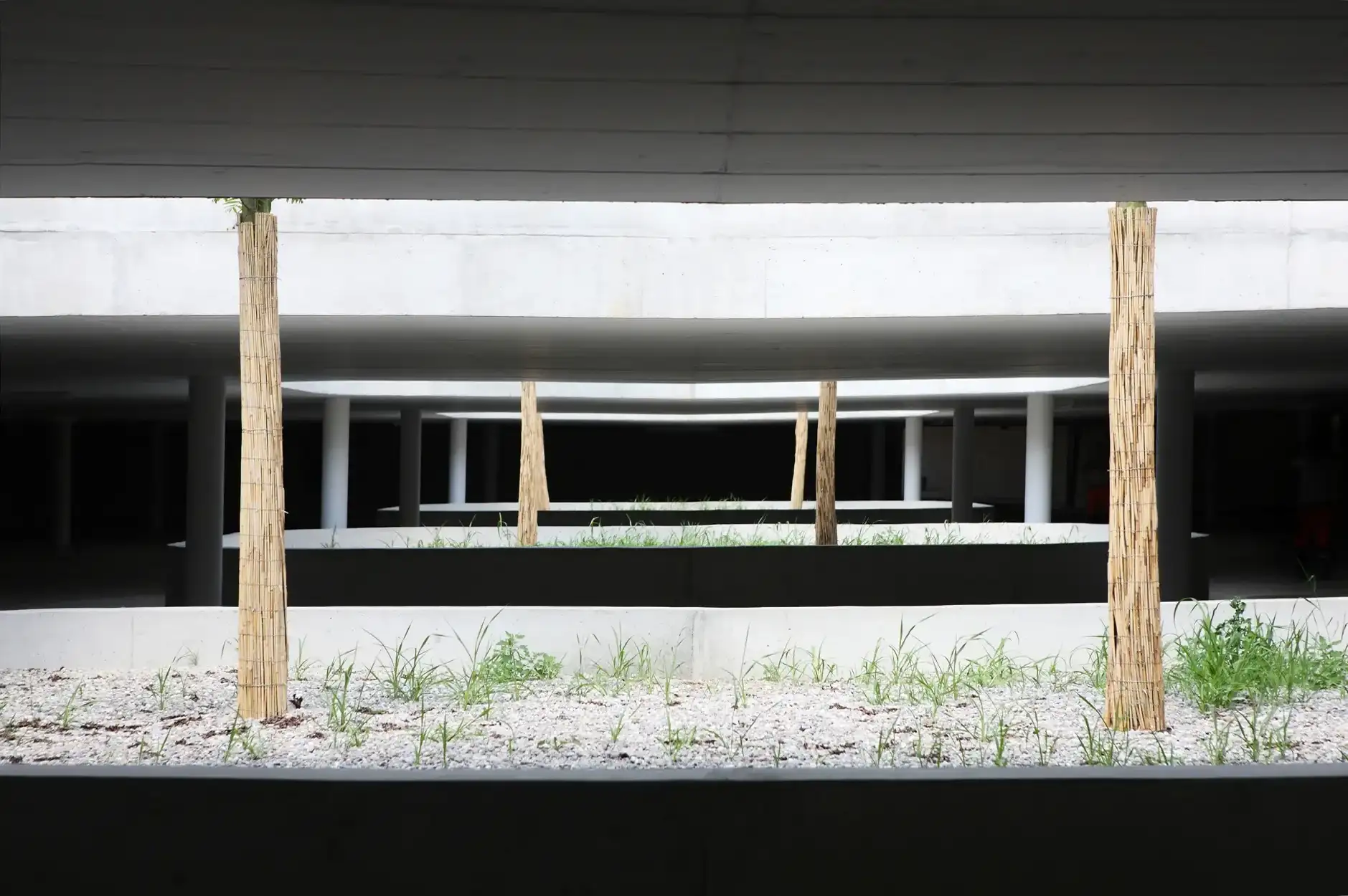 F04 Foto Innen Einstellhalle 01