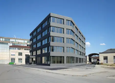 F08 Foto Polygon Rockwell Teaser