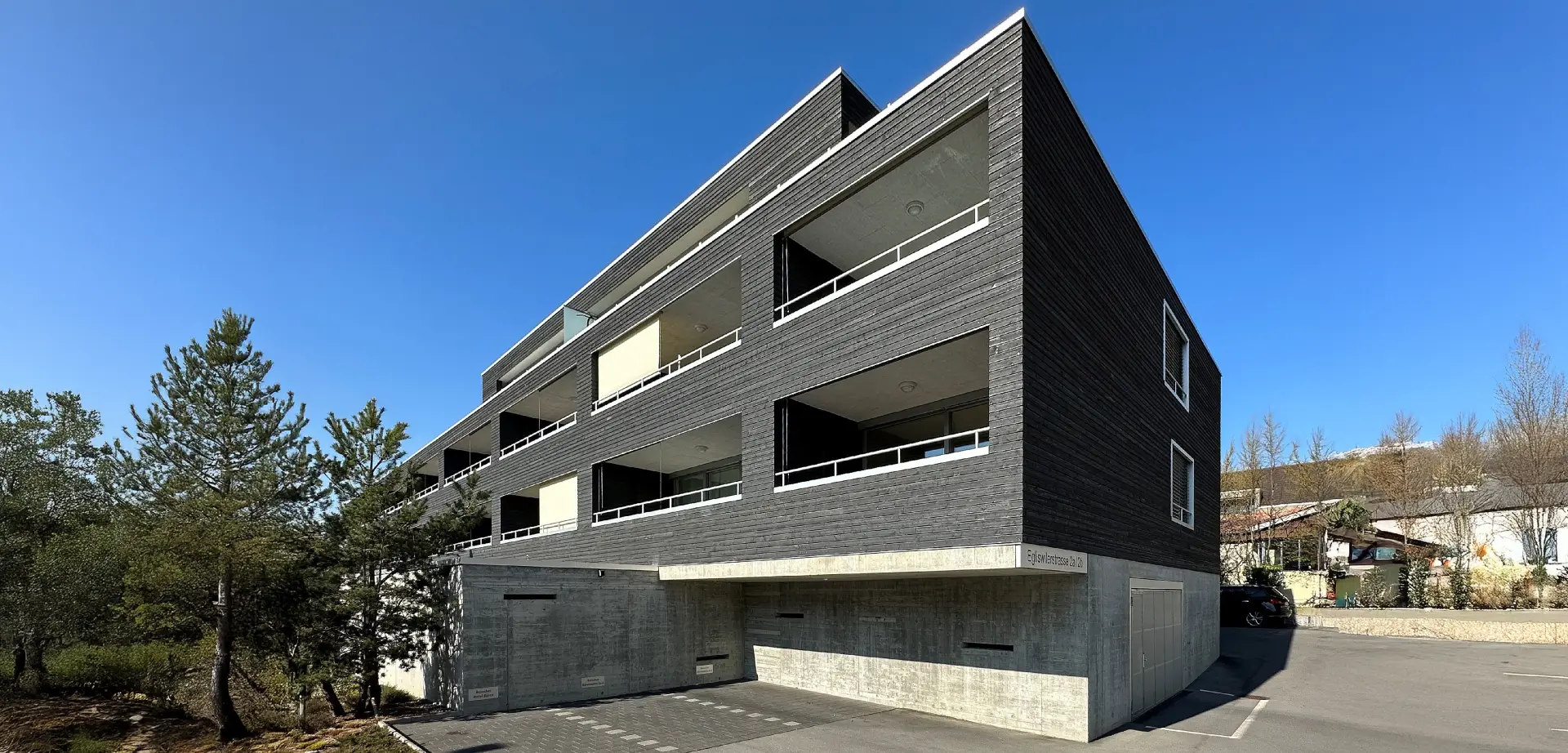 F14 Foto Aussen Header