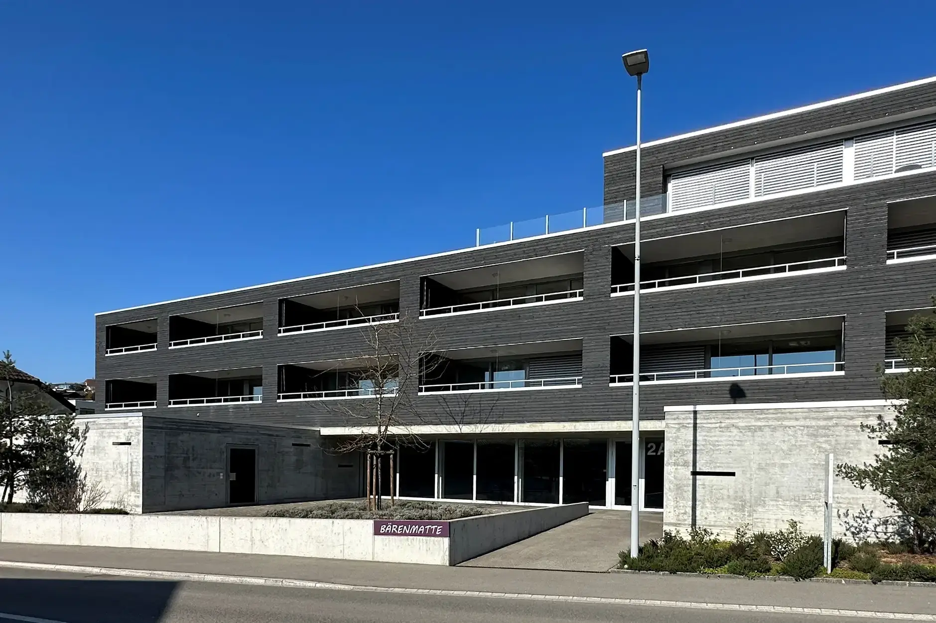 F14 Foto Aussen Eingang 01