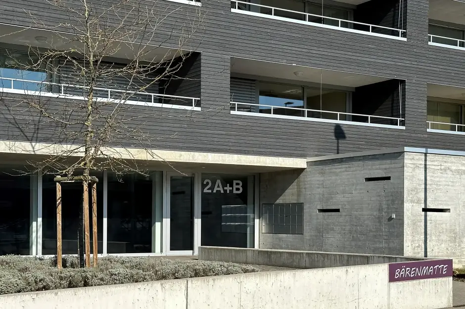 F14 Foto Aussen Eingang 03