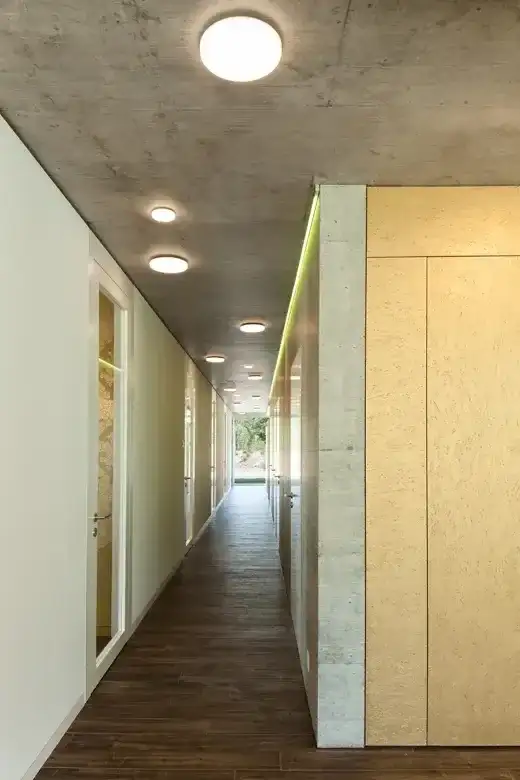 F16 Foto Innen Korridor 02