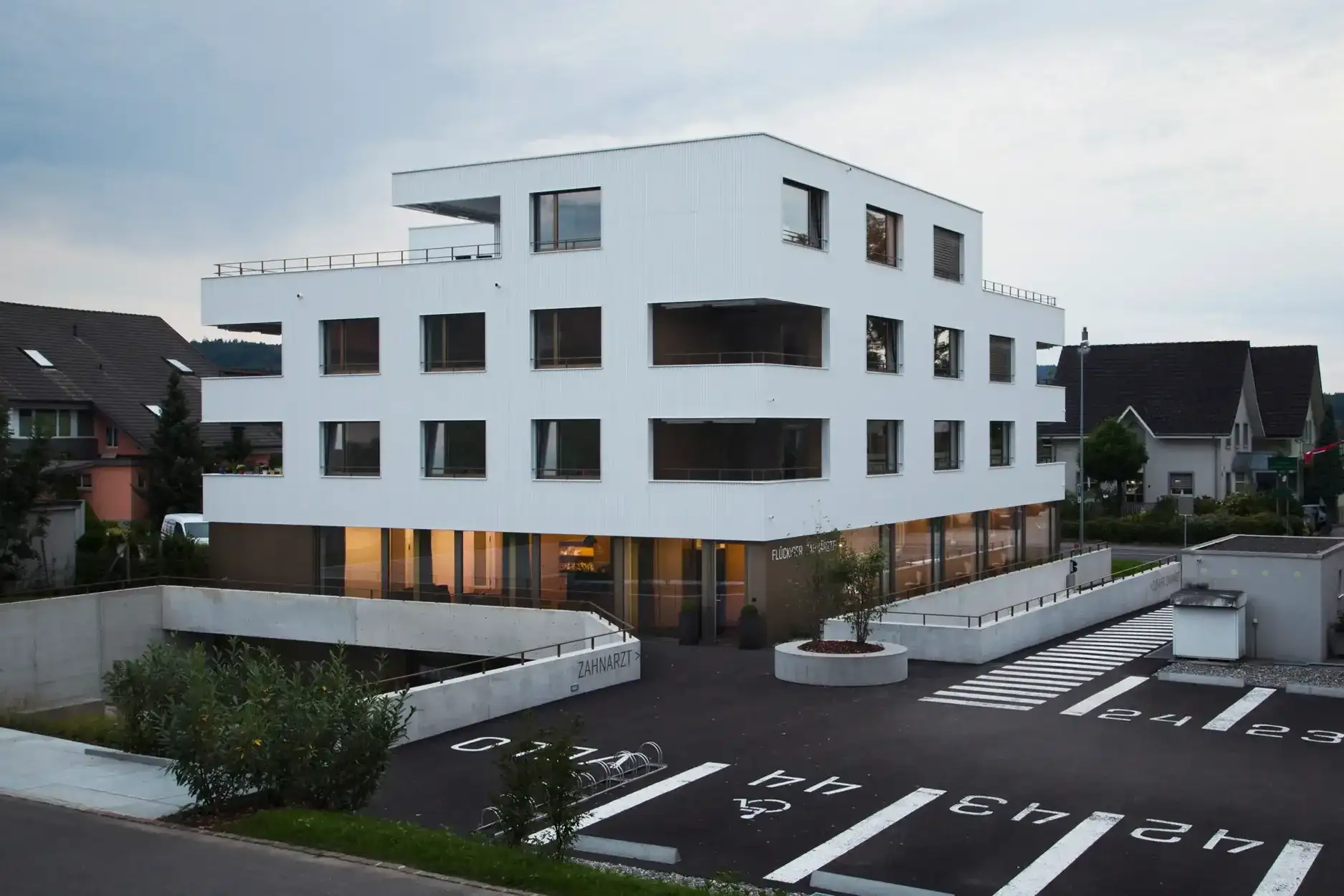 F16 Foto Aussen Gebäude 01