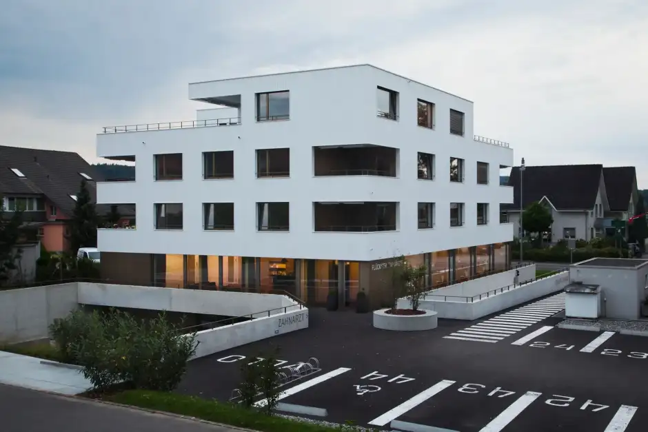 F16 Foto Aussen Gebäude 01