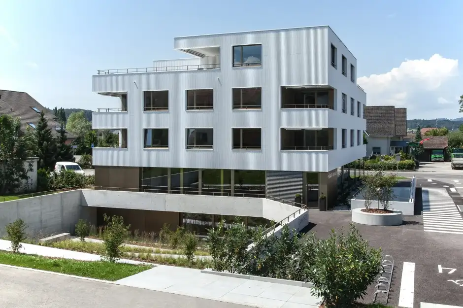 F16 Foto Aussen Gebäude 02