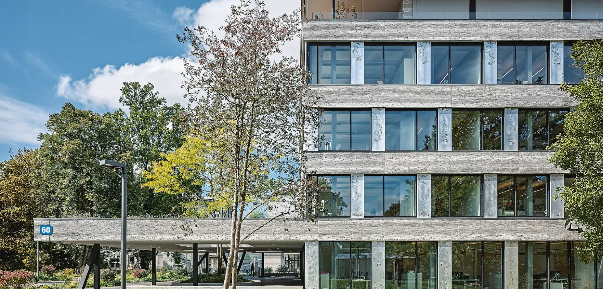 F26 Foto Aussen Header