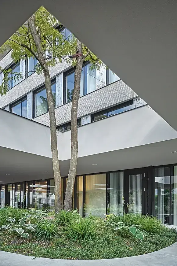 F26 Foto Aussen Eingang