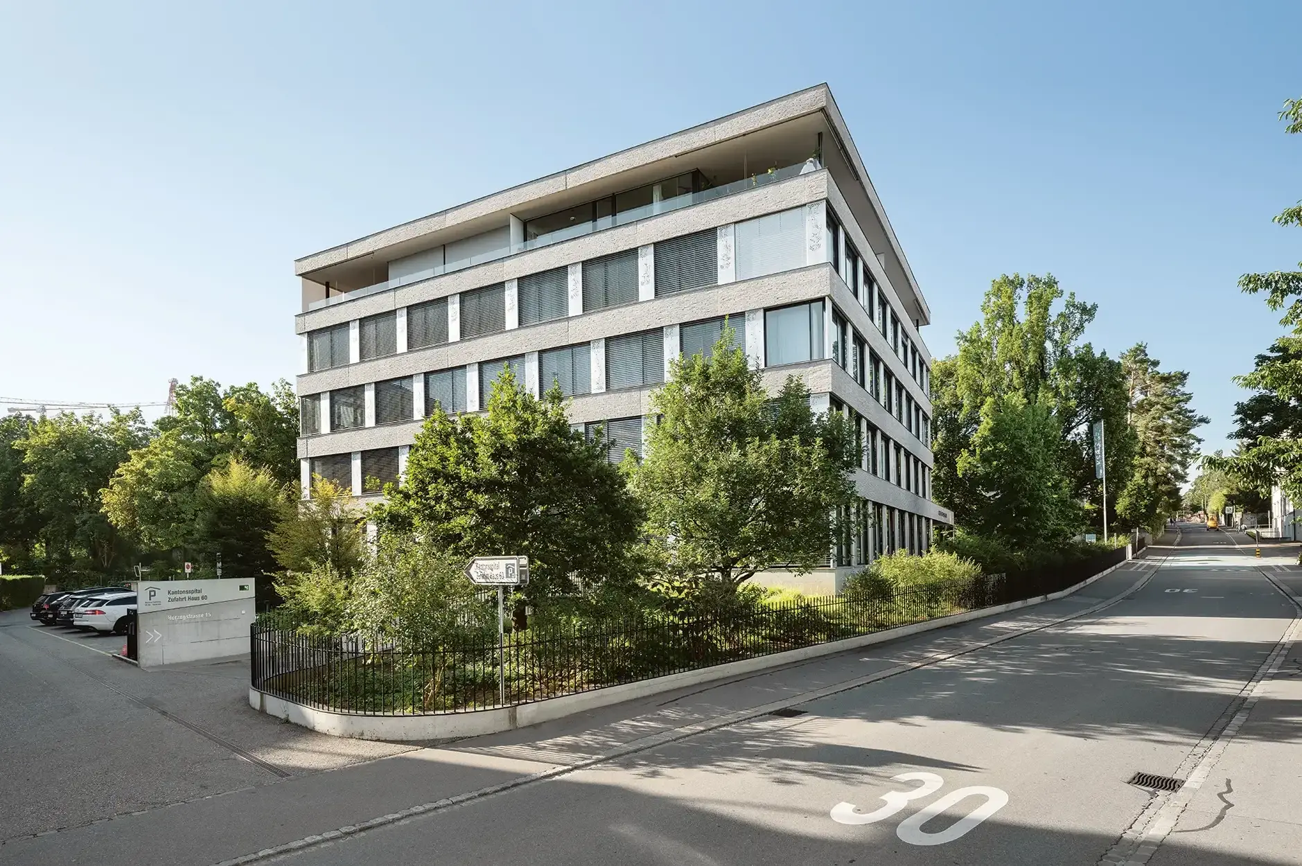 F26 Foto Aussen Strasse