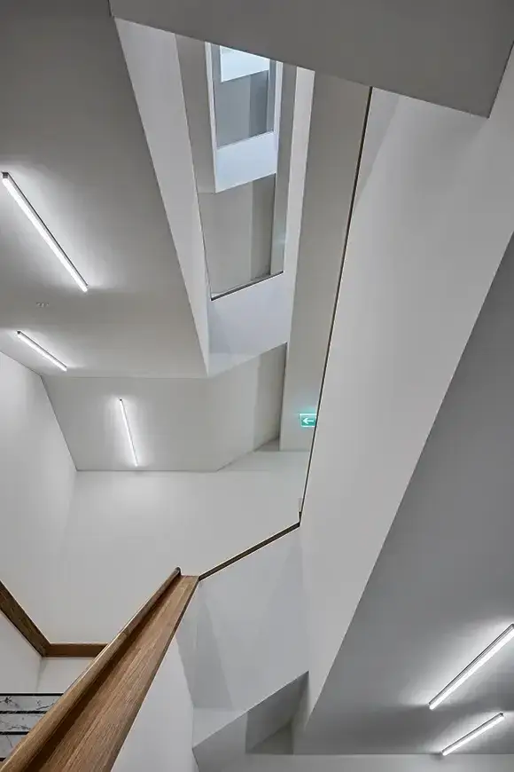 F26 Foto Innen Treppenhaus 01