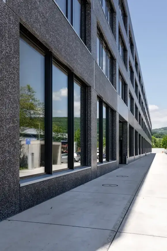 F27 C Foto Aussen 02