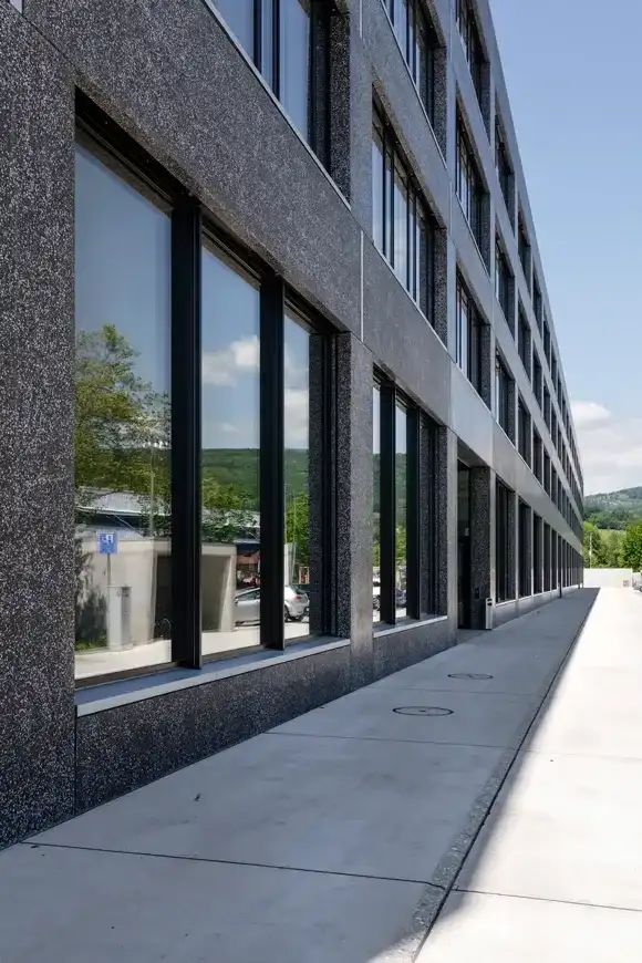 F27 C Foto Aussen 02