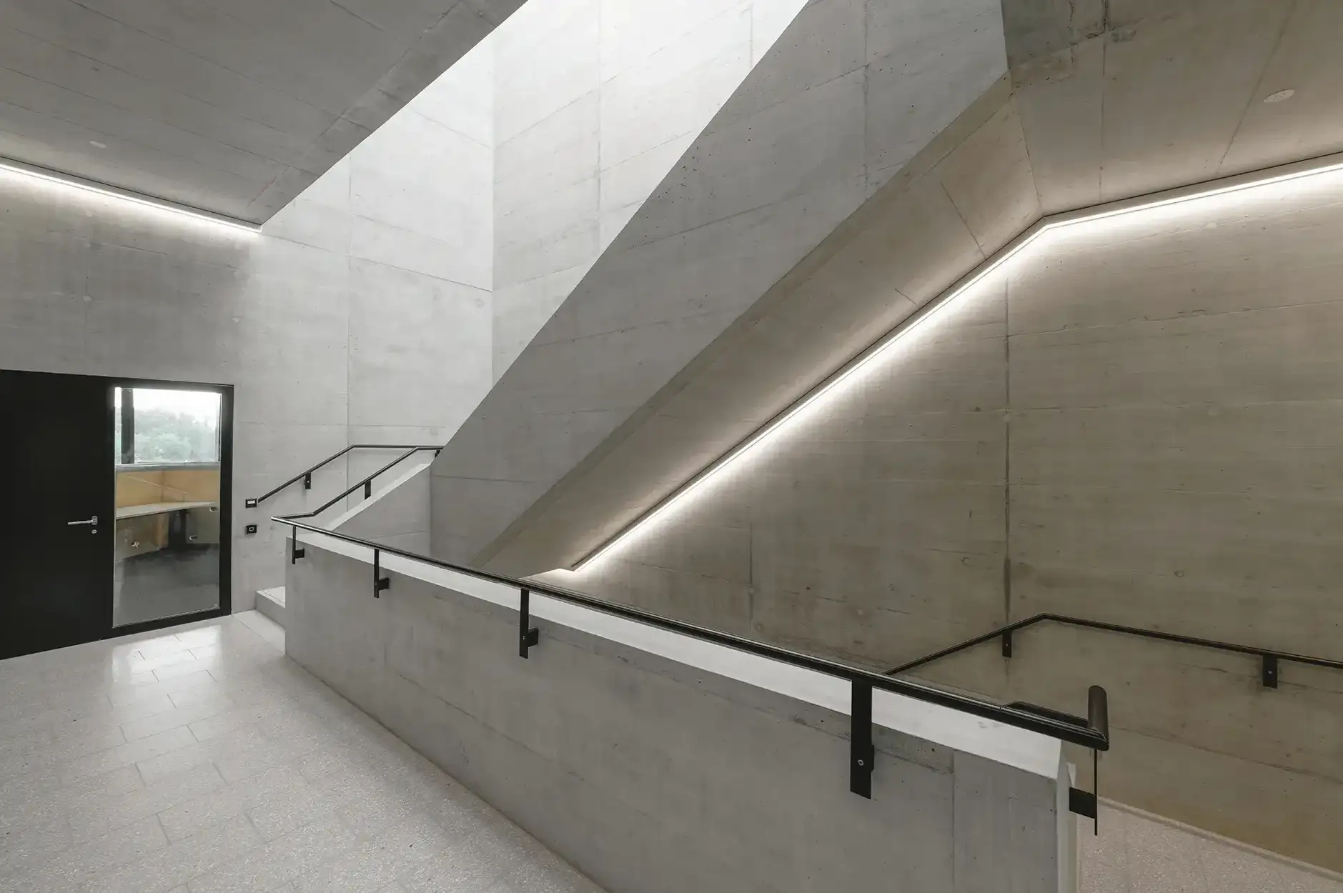 F27 C Foto Innen Treppenhaus 01