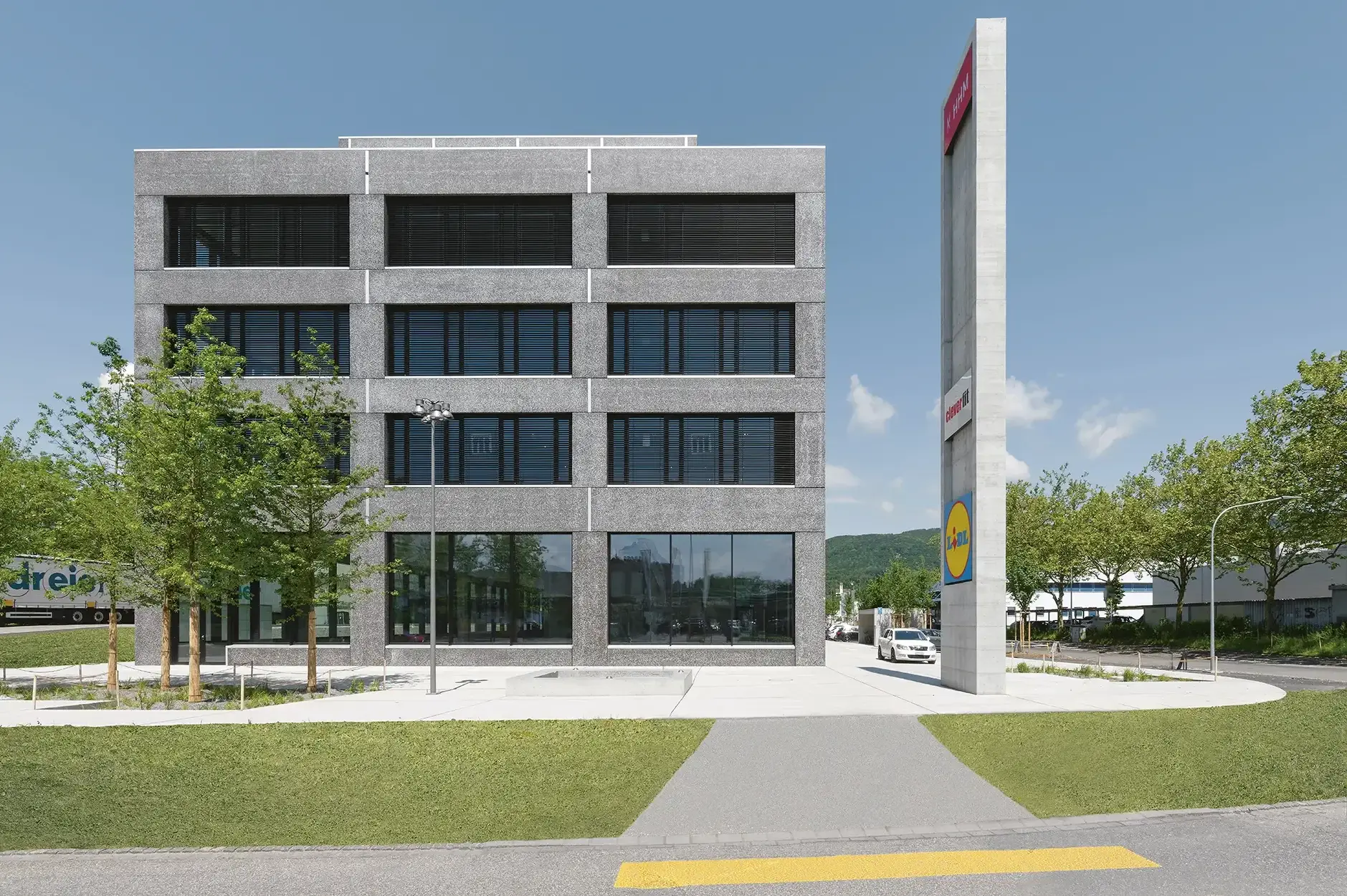 F27 C Foto Aussen Frontal