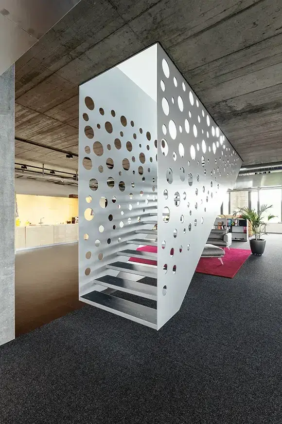 F27 C Foto Innen Treppe