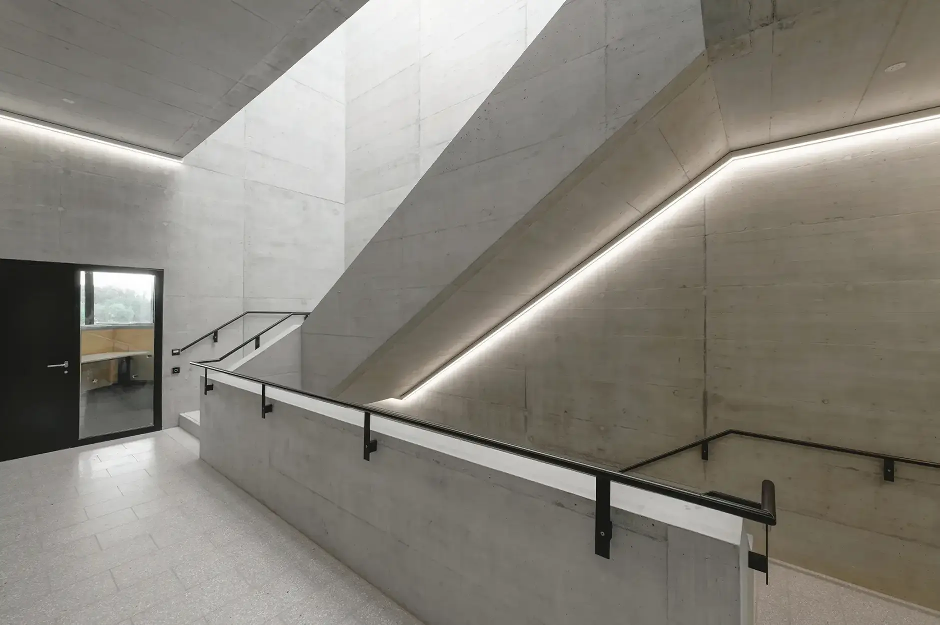 F27 C Foto Innen Treppenhaus 01