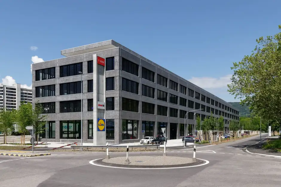 F27 C Foto Aussen Strasse