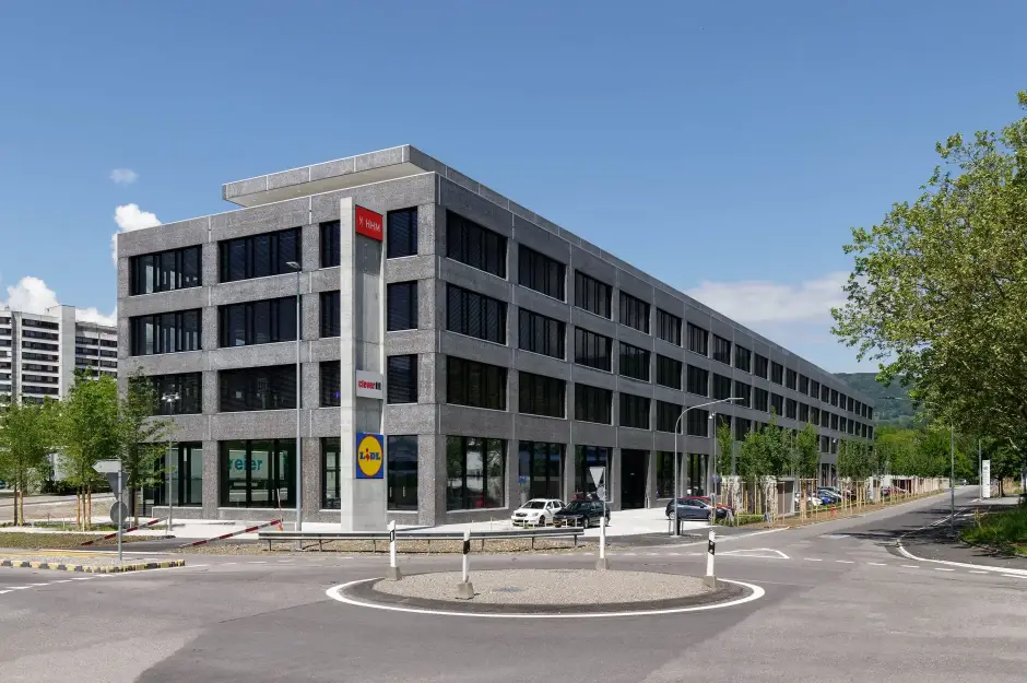 F27 C Foto Aussen Strasse