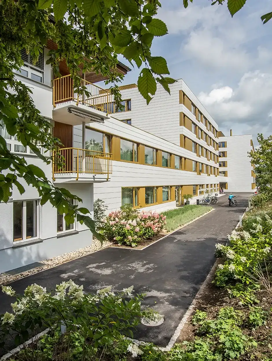 F33 Foto Aussen Erschliessung 01