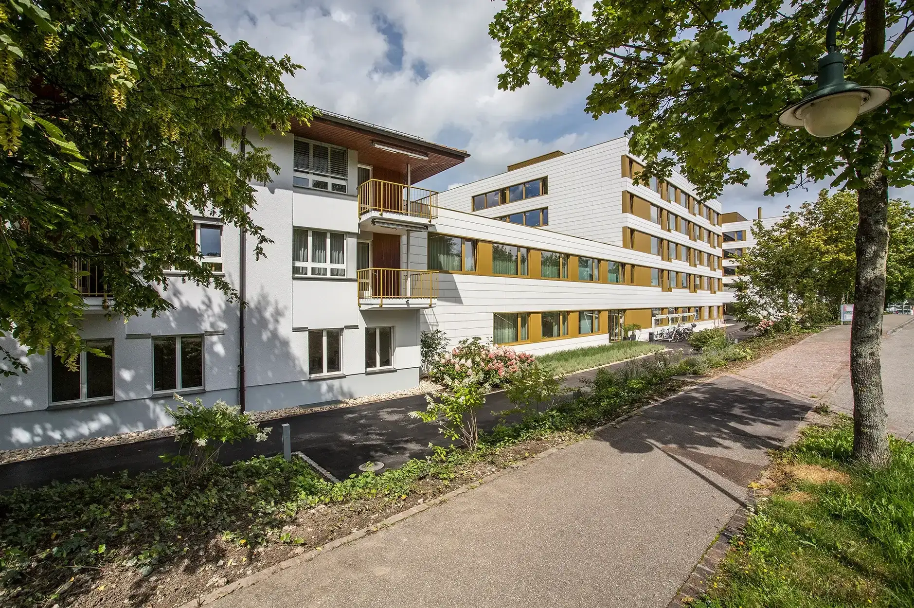 F33 Foto Aussen Erschliessung 02