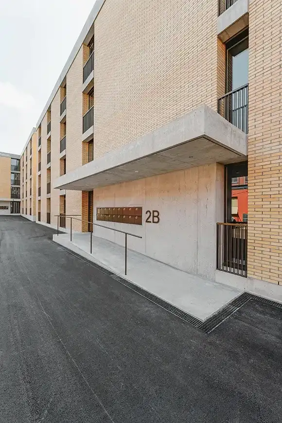 F36 Foto Aussen Eingang 2 B