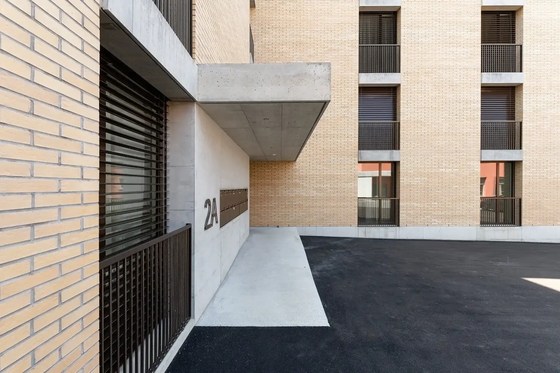 F36 Foto Aussen Eingang 2 B 02