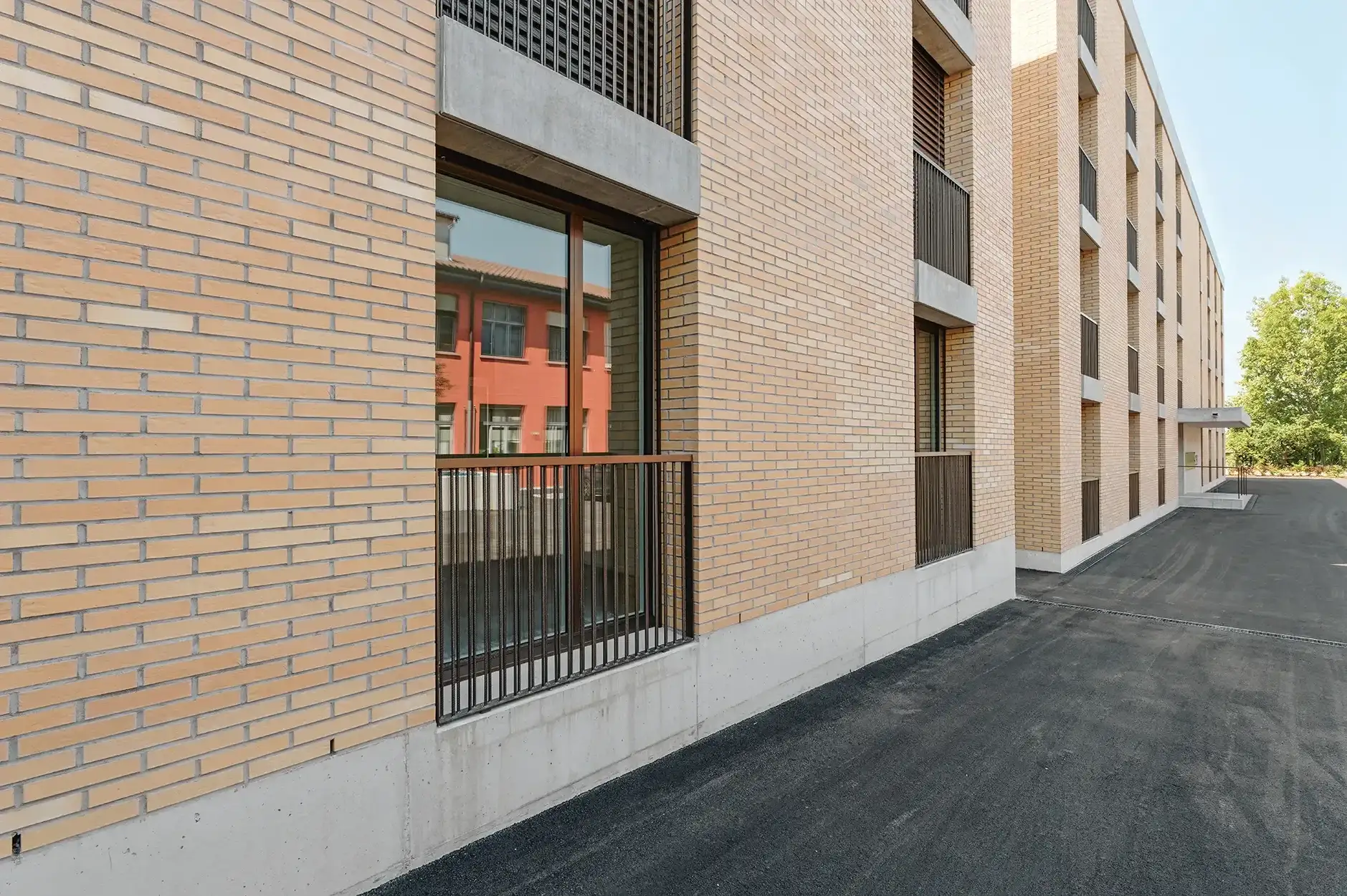 F36 Foto Aussen Fassade Sockel