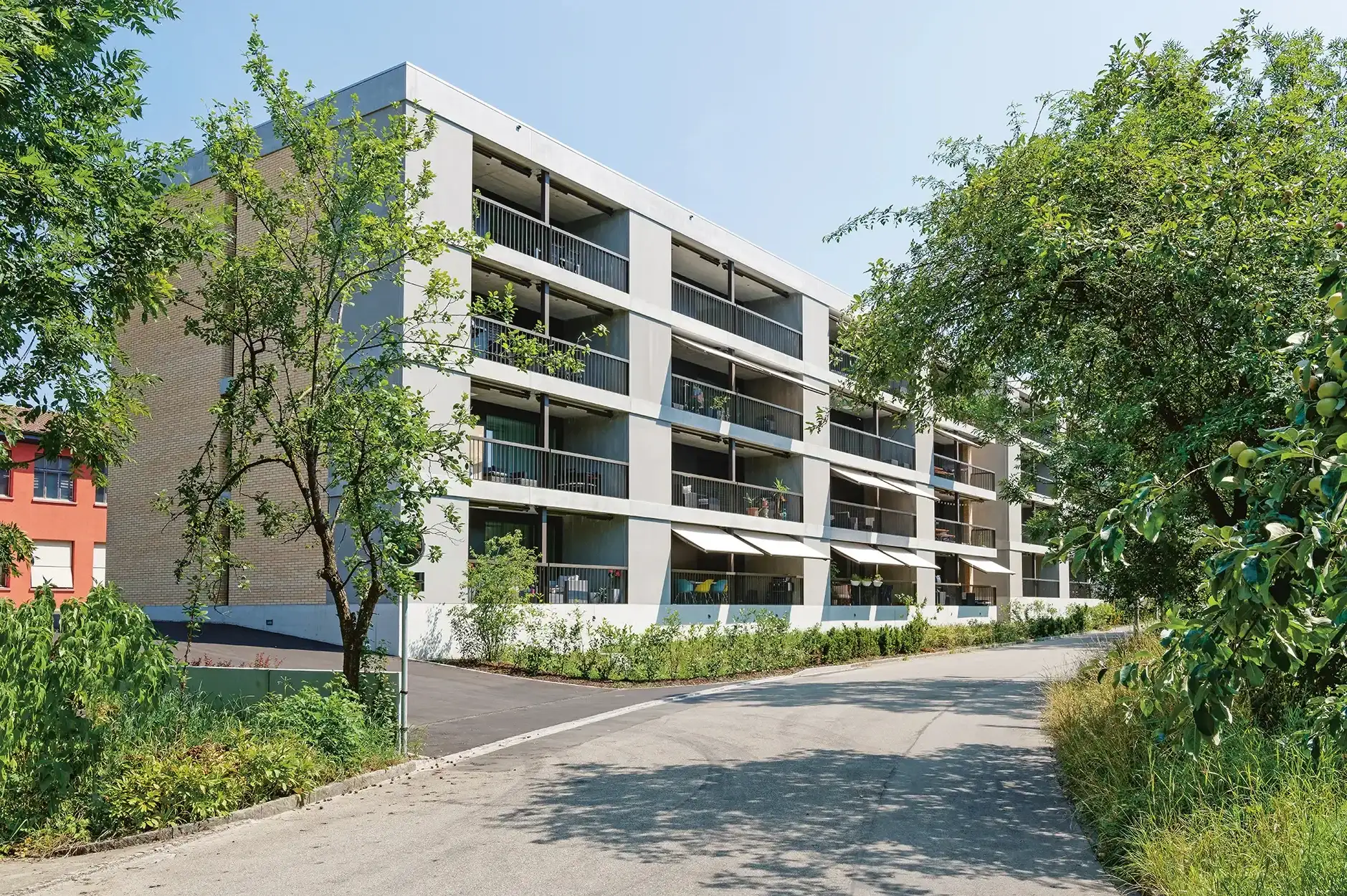 F36 Foto Aussen Zufahrt