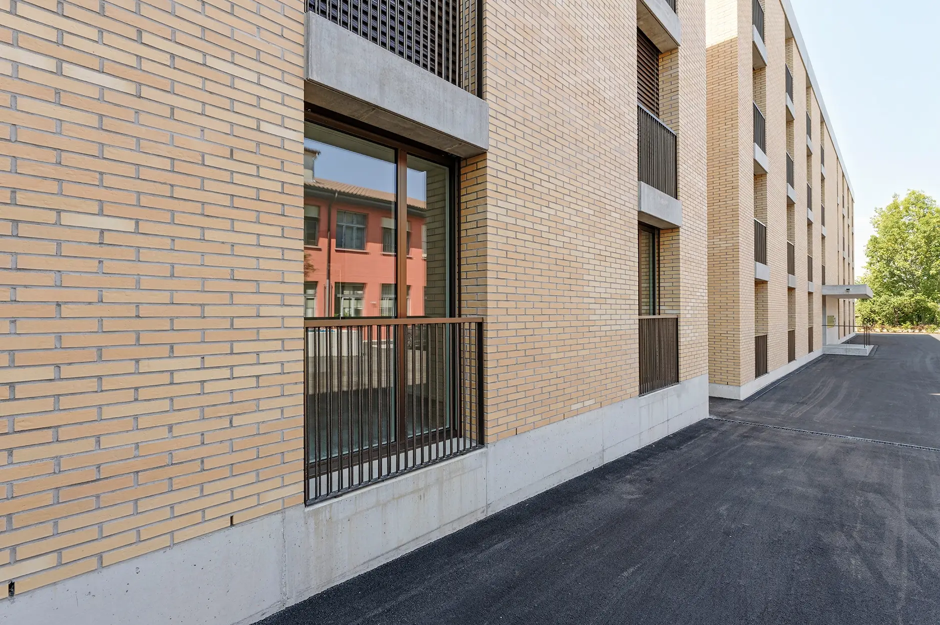 F36 Foto Aussen Fassade Sockel