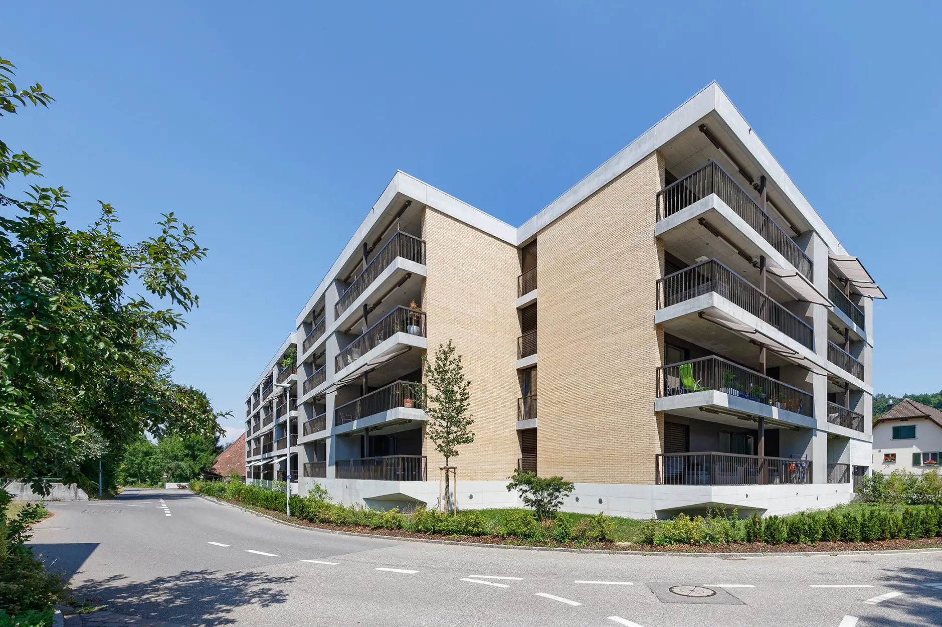 F36 Foto Aussen Strasse