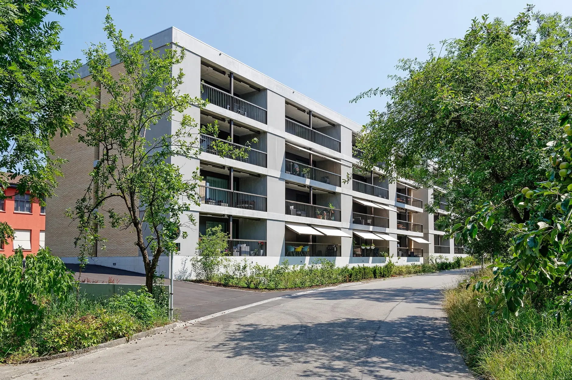 F36 Foto Aussen Zufahrt