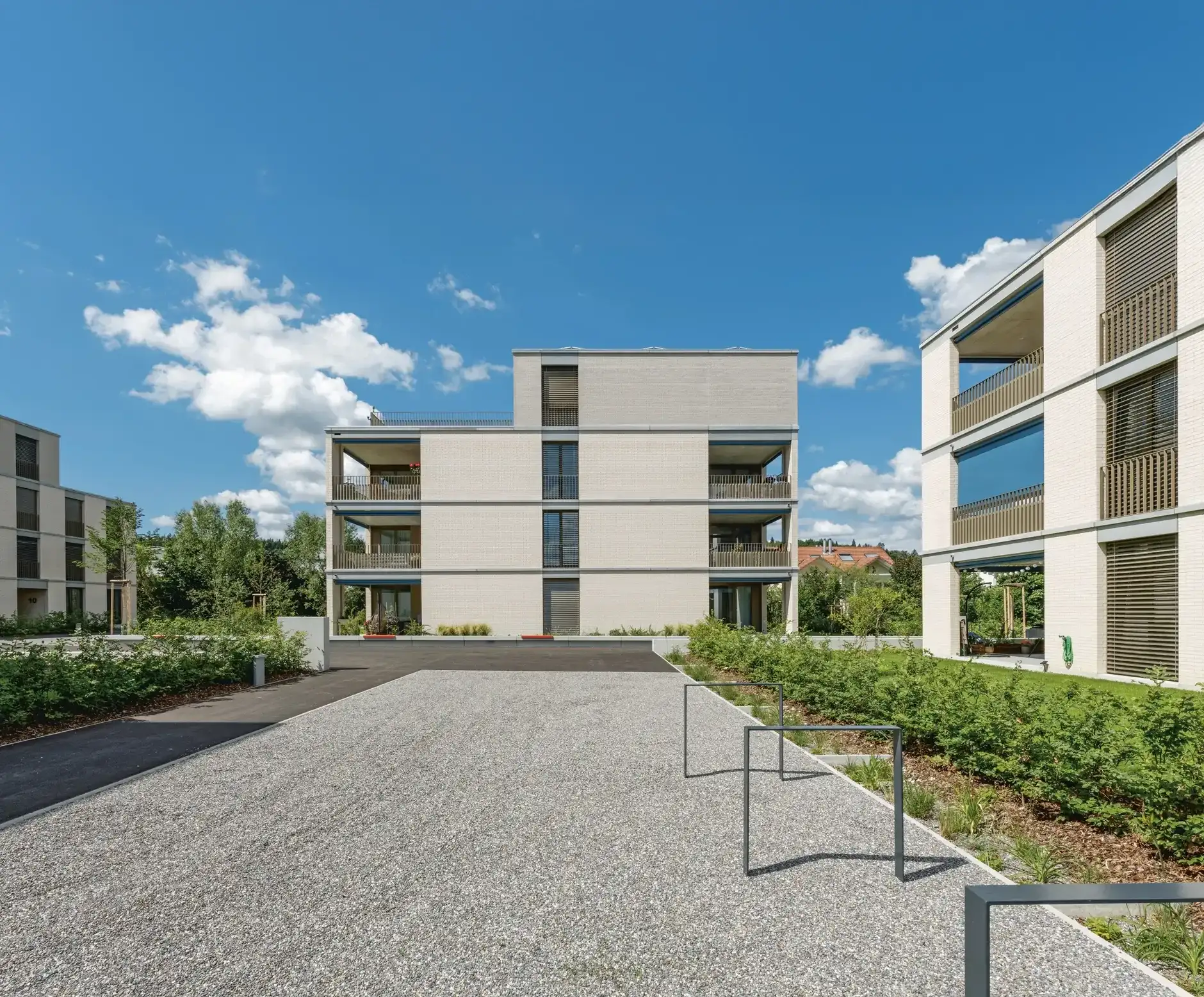 F44 Foto Aussen Fahrradständer Header