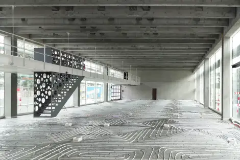 F53 Foto Innen Treppe Baustelle
