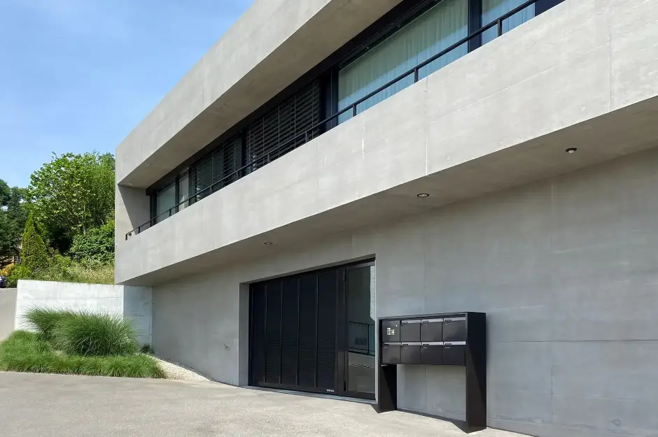 F65 Foto Aussen Einstellhalle