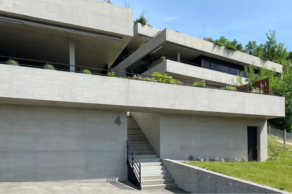 F65 Foto Aussen Treppe Erschliessung