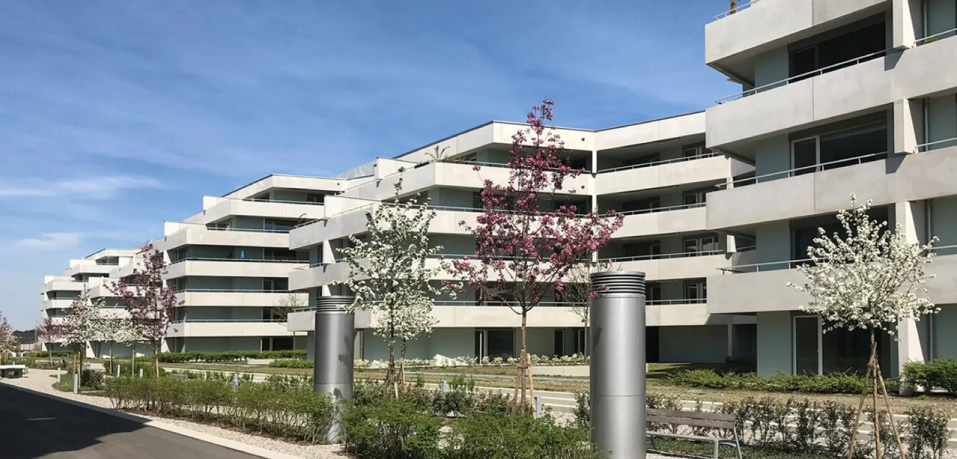 F68 Foto Aussen Strasse 02 Header