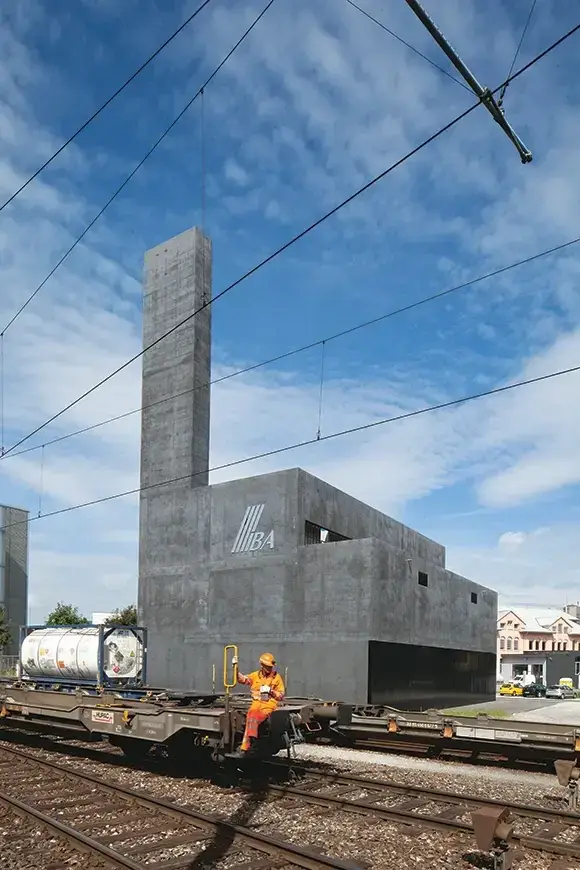 F70 Foto Aussen Bahngleise 01