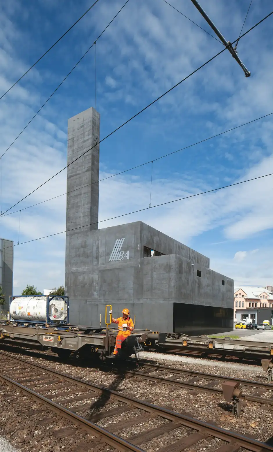 F70 Foto Aussen Bahngleise 01 Teaser